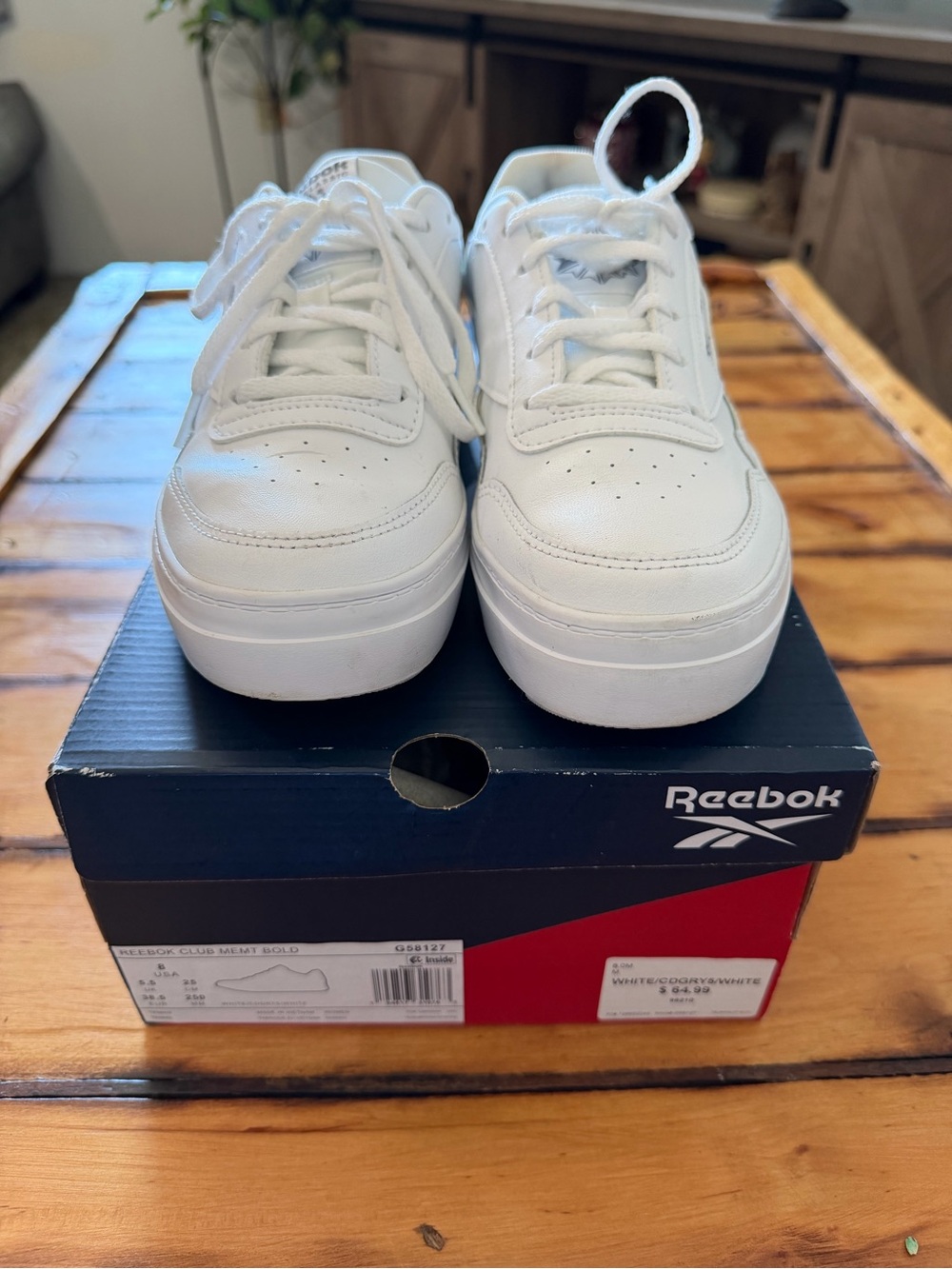 Reebok Club Memt Bold Sneakers Women’s Size 8 White Worn Once w/ Box